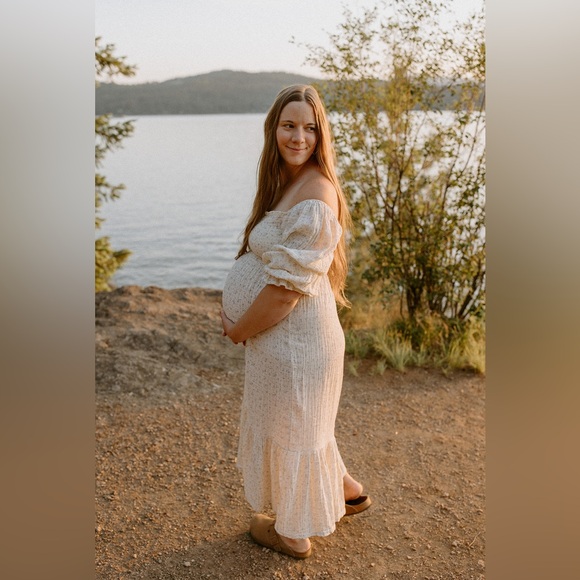 Meet your Posher, Nicole - Picture 1 of 1